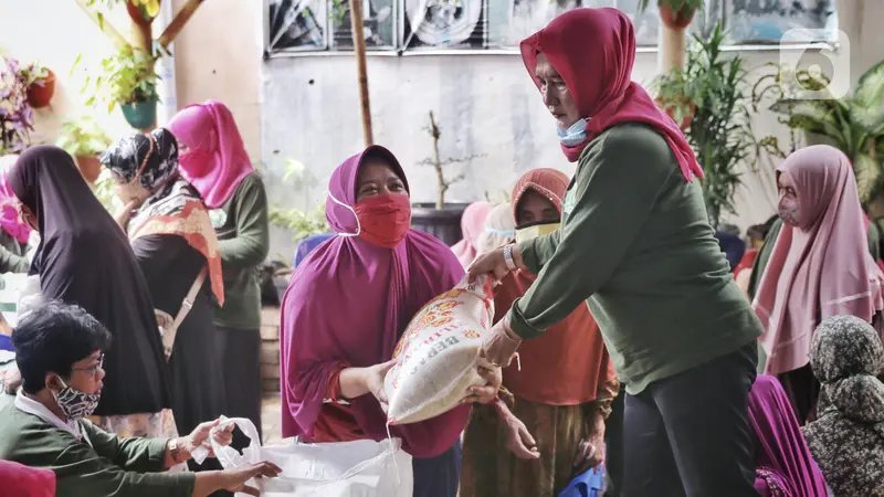 Antrean Warga Kota Tangerang Terima Penyaluran  BPNT