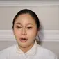 Denise Chariesta akhirnya dibaptis Pendeta Gilbert Lumoindong. Ia buka kartu soal alasan bersedia dibaptis dan meninggalkan gaya hidup yang lama. (Foto: Dok. YouTube Intens Investigasi)