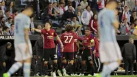 Para pemain Manchester United merayakan gol Marcus Rashford saat melawan Celta Vigo pada leg pertama semifinal Liga Europa di Balaidos stadium, Vigo, (4/5/2017). MU menang 1-0. (AP/Lalo R. Villar)