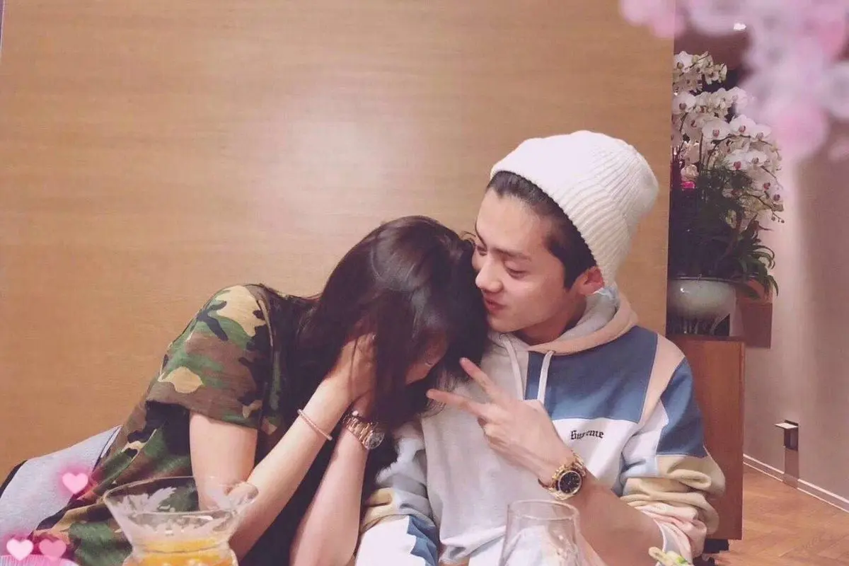 [Bintang] Guan Xiao Tong dan Luhan