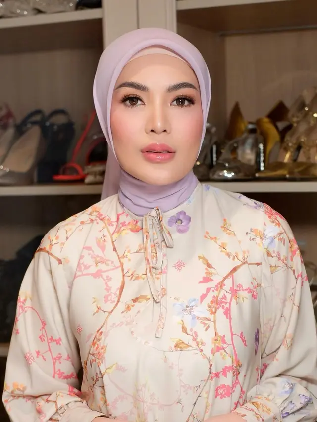 Blouse Bermotif Bunga