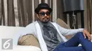 Glenn Fredly berpose usai jumpa pres aplikasi Alfatainment di kawasan Pangeran Antasari, Jakarta, Rabu (27/04). Glenn menyukai Nikita Mirzani karena Nikita adalah perempuan yang apa adanya. (Liputan6.com/Herman Zakharia)