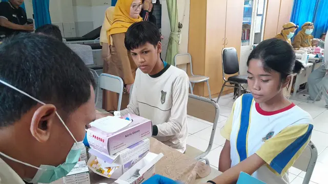 Salah satu siswa SMAN 6 Tangsel jalani CKG Sekolah pada Senin, 4 Agustus 2025. (Dok Benedikta Desideria/Liputan6.com)
