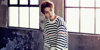 Siapa yang tak kenal dengan anggota paling muda di boyband EXO, Oh Sehun?. Memiliki postur tubuh tinggi dan berparas ganteng tak khayal jika dirinya begitu digilai oleh wanita. (Soompi/Bintang.com)