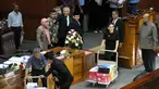Ketua Pansus Pelindo II Rike Dyah Pitaloka menyerahkan Laporan hasil sementara Pansus Pelindo II kepada Pimpinan Rapat Agus Hermanto & Taufik Kurniawan saat Rapat Paripurna ke 14 Masa Persidangan II, Jakarta, Kamis (17/12/2015).(Liputan6.com/Johan Tallo)