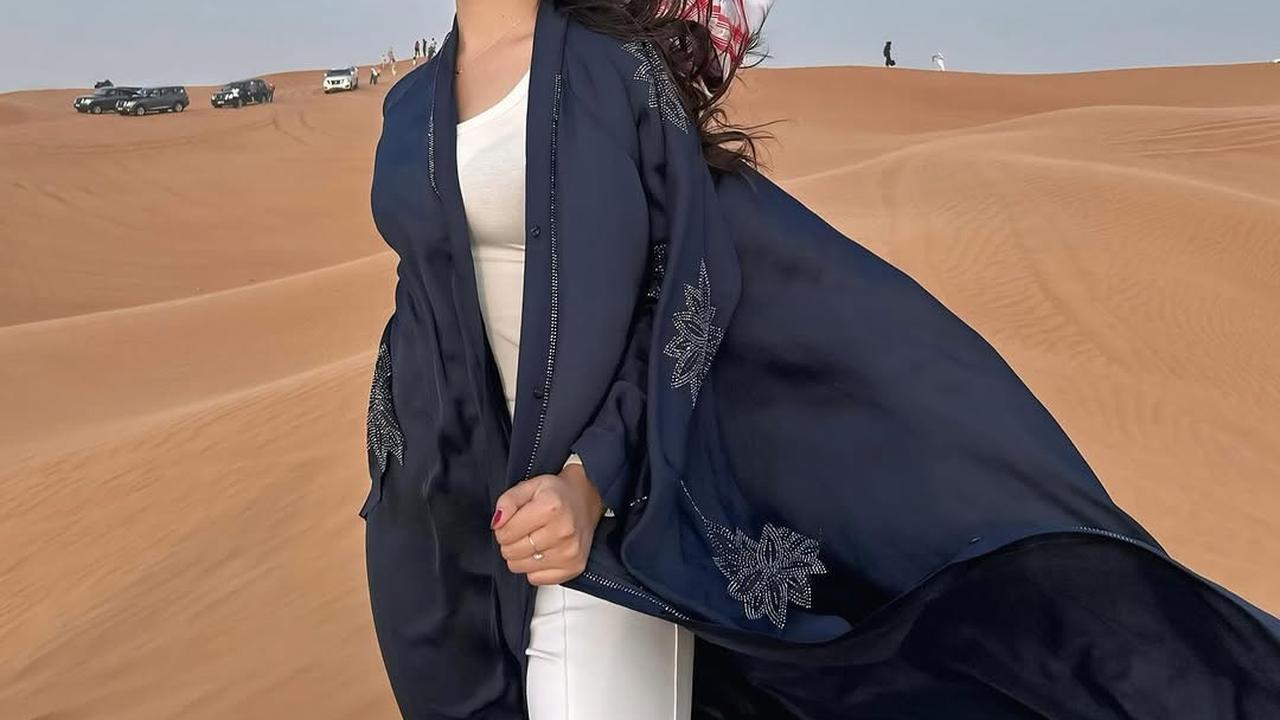 5 Potret Mayang Lucyana saat Liburan di Gurun Pasir Dubai