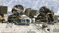Tentara Israel mengusir APC dari Kota Jenin di Tepi Barat yang diduduki, selama serangan militer Israel pada kubu militan di kamp pengungsi Jenin, Selasa (4/7/2023). Pejabat kesehatan Palestina mengatakan sedikitnya 10 warga Palestina tewas dan puluhan lainnya terluka dalam operasi yang dimulai Senin. (AP Photo/Ariel Schalit)