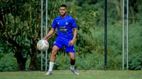 Bek Arema FC, Hasim Kipuw. (Bola.com/Iwan Setiawan)