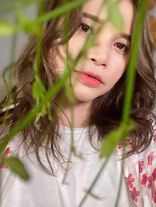 “Aku Rindu Sumedangku Tercinta,” tulis Rossa. Idul Fitri tahun 2020 ini ternyata pertamakali baginya tidak merayakan lebaran bersama keluarga besar.  (Instagram/itsrossa)