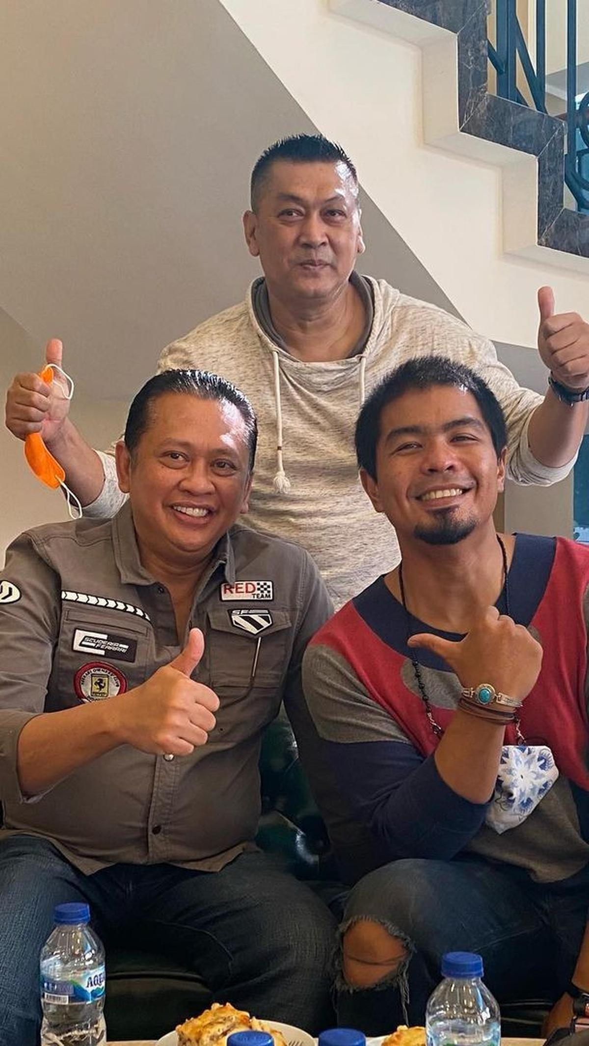 Begini potret lawas Donny dan Ketua MPR RI dan Bams Eks Samsons.&nbsp; Donny Kesuma dikenal sebagai sosok yang supel dan ramah baik dari tetangga atau kalangan artis.&nbsp;