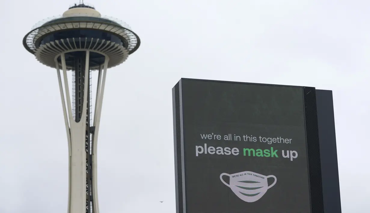 Sebuah tanda bertuliskan "tolong masker" diperlihatkan di Climate Pledge Arena, Seattle pada 17 Februari 2022. Gubernur Jay Inslee mengatakan mandat masker dalam ruangan di negara bagian Washington akan dicabut pada 21 Maret, termasuk di sekolah dan fasilitas penitipan anak. (AP Photo/Ted S. Warren)