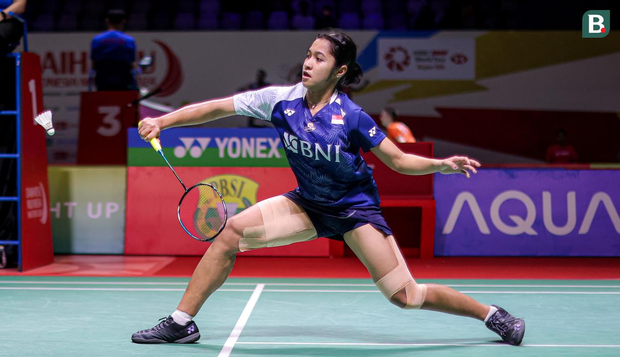 <p>Tunggal putri Indonesia, Ester Nurumi Tri Wardoyo, saat melawan wakil Thailand, Pitchamon Opatniputh pada babak penyisihan Indonesia Masters 2024 di Istora Senayan, Selasa (23/1/2024). Ester menang dengan skor 21-12, 3-1. (Bola.com/Bagaskara Lazuardi)</p>