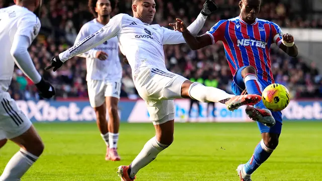 Casemiro dari Manchester United dan Marc Guehi dari Crystal Palace