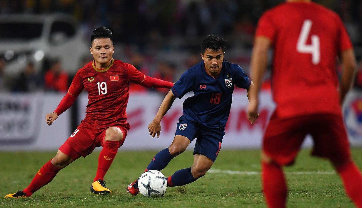 Chanathip Songkrasin dijuluki Messi Jay dan menjadi salah satu dari sedikit pemain Thailand yang bermain di Jepang sejak 2017.
Chanatip berhasil membawa Thailand dua kali juara Piala AFF, Chanathip tidak diragukan lagi menjadi salah satu bintang di sepak bola Asia Tenggara. (AFP/Manan Vatsyayana)