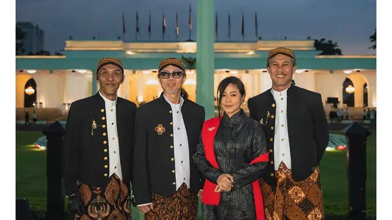 5 Potret Artis di Upacara Penurunan Bendera HUT ke-80 RI di Istana Merdeka