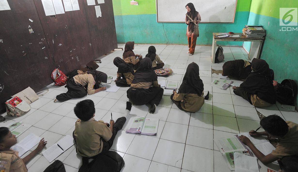 FOTO: Miris, Siswa Madrasah Ibtidaiyah di Bogor Harus ...