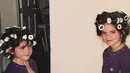 Kendall Jenner dan Kylie Jenner bersaudara memang tengah meraih popularitas kini. Bintang ‘Keeping Up with the Kardashians’ ini sudah terlihat kompak sejak kecil. (via instagram/@kyliejenner)
