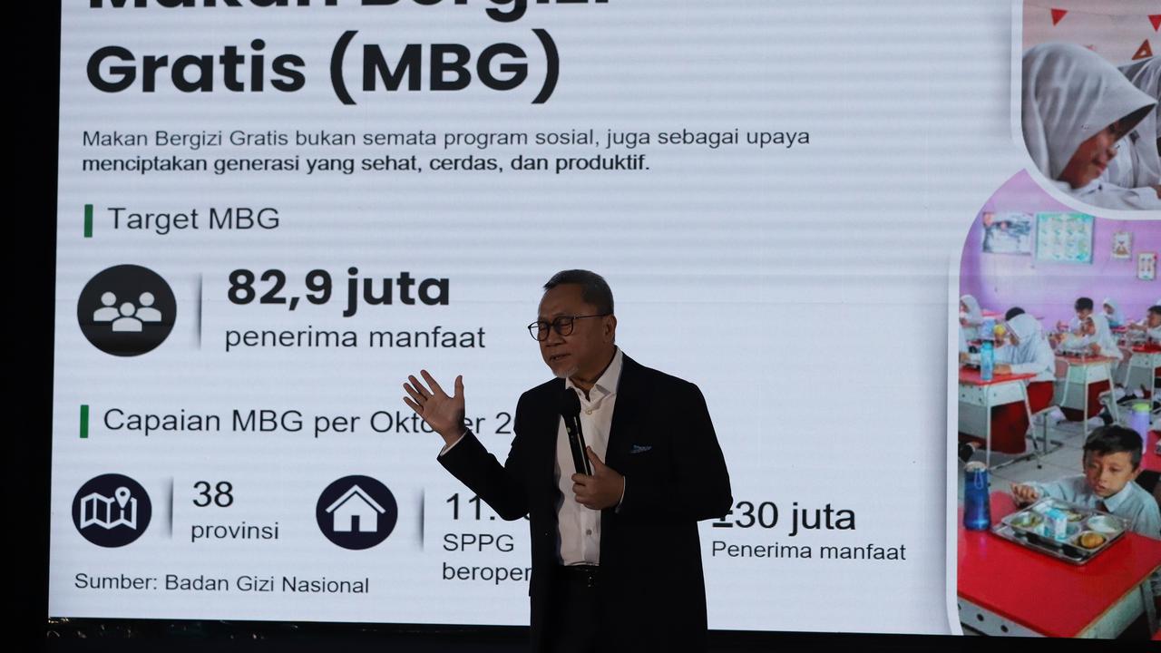 FOTO: Setahun Pemerintahan Prabowo, Zulhas Umumkan Impor Beras Nol Persen