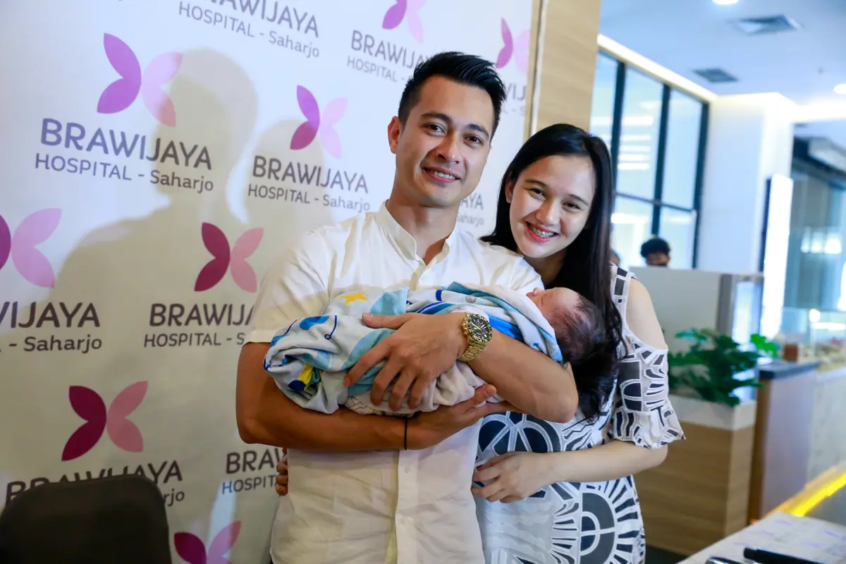 [Fimela] Eza Gionino dan Meiza Aulia