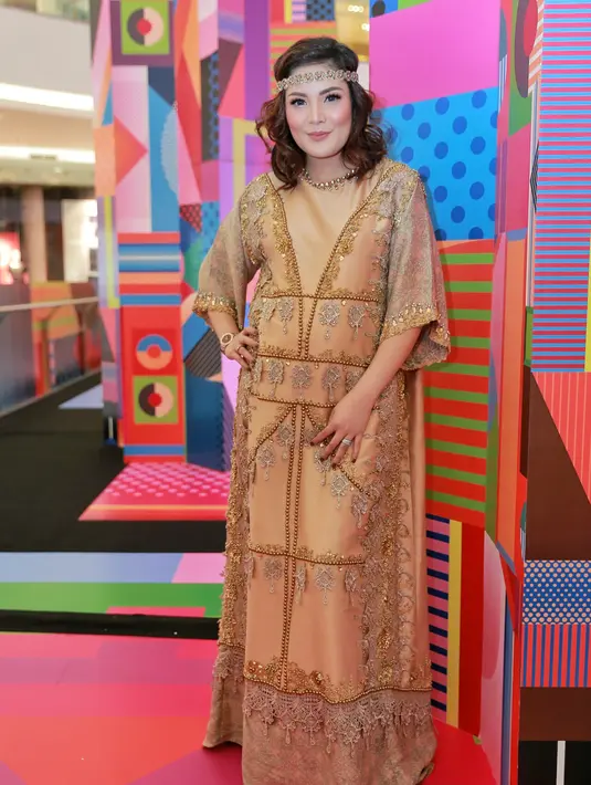 Saat ditinggal asisten rumah tangganya pulang kampung, Nindy memanfaatkan jasa inval untuk mengantikan tugas pembantunya. Apalagi ia kini tengah mengandung, dan tidak mau terlalu cape. (Adrian Putra/Bintang.com)