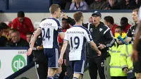  Manajer West Brom Tony Pulis saat memberi arahan kepada Darren Fletcher (Reuters) 