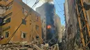 Serangkaian serangan udara menghantam wilayah Haret Hreik, sebuah kawasan di pinggiran selatan Beirut, pada Sabtu pagi 16 November 2024. (Foto oleh AFP)
