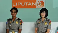 Briptu Eka Frestya dan Briptu Maria berkunjung ke kantor redaksi Liputan6.com, Jakarta, Kamis (19/6/14). (Liputan6.com/Andrian M. Tunay)
