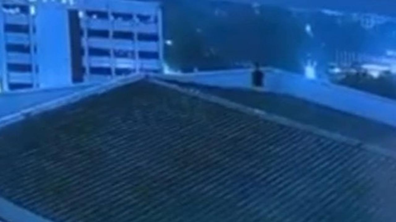 Rekaman CCTV diplomat muda ADP di atas gedung kemenlu