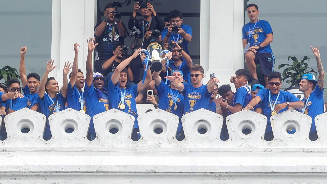 FOTO: Rbuan Boboh Iringi Pawai Persib Bandung