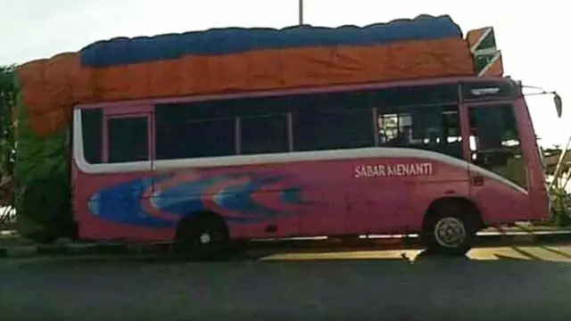 7 Potret Bus Angkut Muatan Banyak Ini Bikin Geleng Kepala