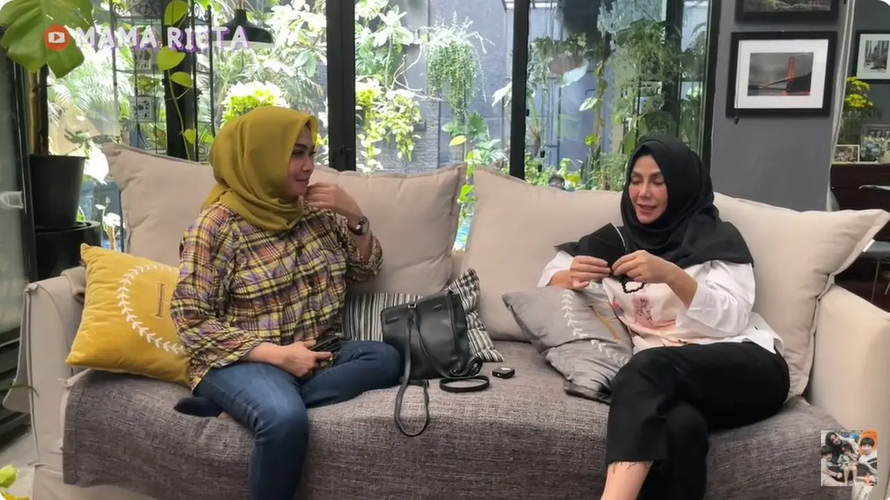 7 Potret Rumah Amy Qanita Ibunda Raffi Ahmad, Klasik dan Asri Penuh Tanaman