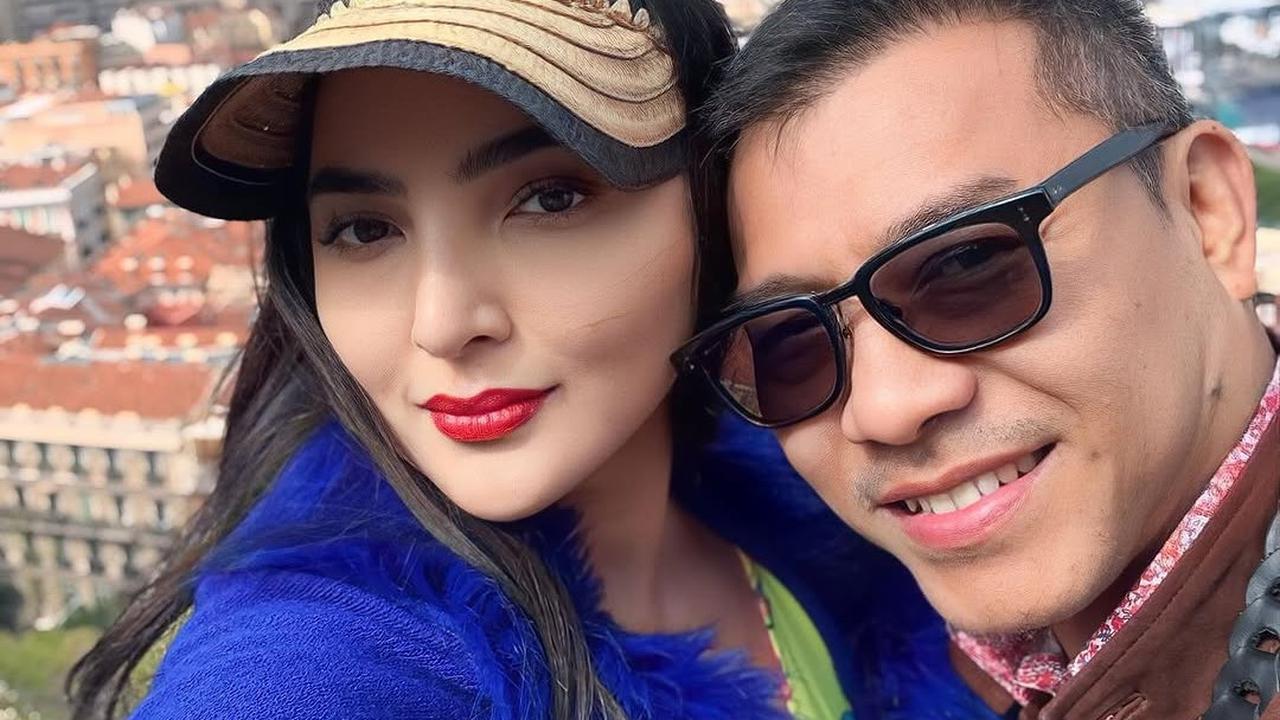 5 Potret Mesra Ashanty dan Anang Hermansyah Liburan di Monaco, Tampil Serasi