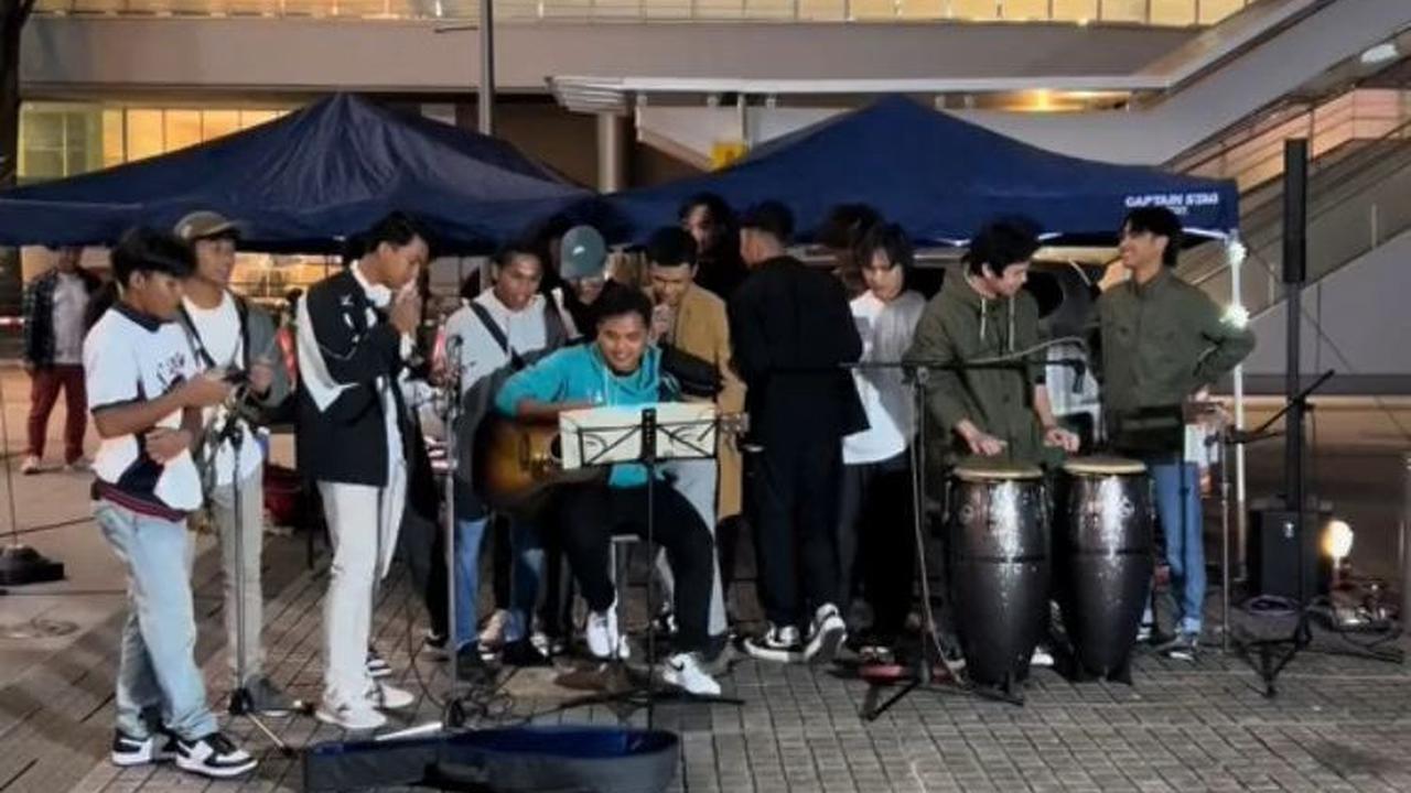 Nyanyikan Lagu Lain