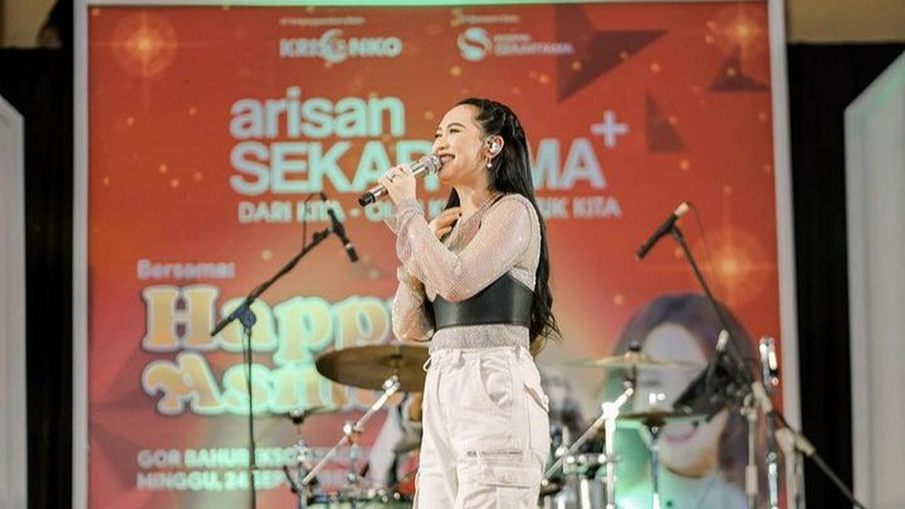 Happy Asmara menyebut jika kejadian serupa di atas panggung bukanlah pertama kali terjadi. Dia mengaku sempat dirukyah lantaran aksinya di pertunjukan reog.<br>