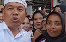 Momen Dedi Mulyadi Sambangi Pabrik, Elus-Elus Kepala Karyawan Sambil Bilang 'Upahnya Masih Kecil