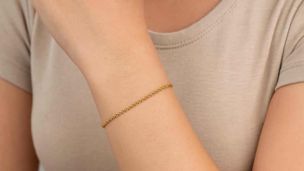 Kenapa Generasi Muda Suka Gelang Emas Minimalis Gram Kecil di 2025? Ini Fakta di Baliknya