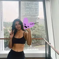 Lihat di sini tampilan terbaru Anya dengan kulit tan eksotis yang bikin pangling. [@anyageraldine]