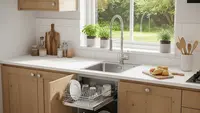 7 Model Dapur dengan Rak Piring Tarik di Samping Sink yang Praktis dan Hemat Ruang