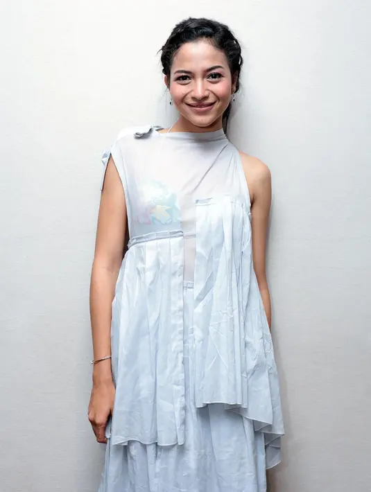 Biasanya, sosok Putri ini hanya sering disaksikan dalam program traveling dan berperan sebagai presenter. Namun dalam dunia barunya ini ternyata Putri sudah menunjukan prestasinya dengan mendapat piala citra. (Deki Prayoga/Bintang.com)