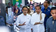 Presiden Jokowi didampingi Menkes Budi Gunadi mengecek pelayanan kesehatan pada pasien yang menggunakan KIS BPJS Kesehatan di RSUD Kota Salatiga Jawa Tengah (Dok: Kemenkes)