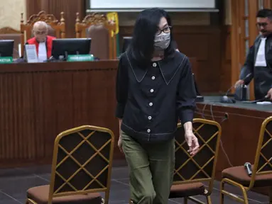 Terdakwa suap kepada hakim pemberi vonis bebas Gregorius Ronald Tannur, Meirizka Widjaja usai mengikuti sidang pembacaan dakwaan di Pengadilan Tindak Pidana Korupsi (Tipikor) Jakarta, Senin (10/2/2025). (Liputan6.com/Angga Yuniar)