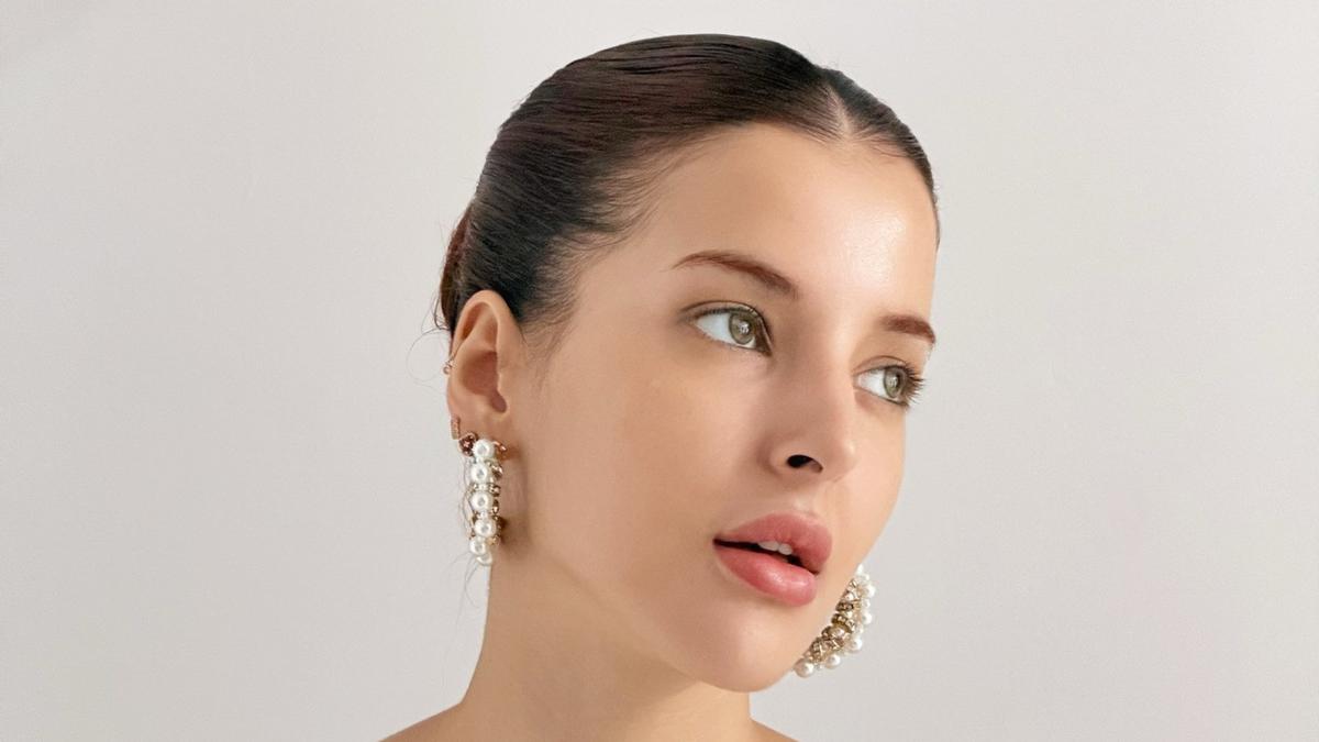 Tasya Farasya Manglingi dengan Glass Skin dan Makeup Minimalis