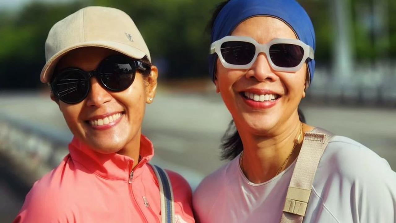 "Mereka berdua sama-sama pensiunan banker dan tidak mau terlalu muncul di media-media. Mereka berpendapat yang selebriti itu adalah saya dan Tanto, bukan mereka,"