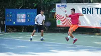 Ganda putra bersaudara unggulan pelatnas David Agung Susanto (kiri) dan Anthony Susanto (kanan) bertanding dalam gelaran BNI Tennis Open 2019 di Jakarta, Selasa (19 November 2019). (Ist)