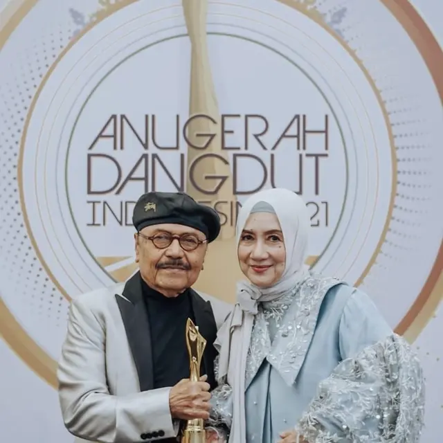 Hampir 50 Tahun Menikah, Ini 6 Potret Harmonis Titiek Sandhora dan Muchsin Alatas