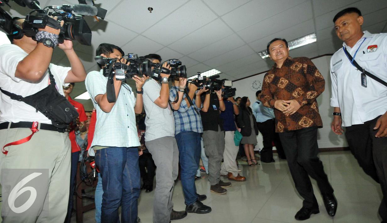 Patrice Rio Capella tiba untuk menjalani sidang perdana pembacaan dakwaan di Pengadilan Tipikor, Jakarta (9/11). Rio didakwa membantu proses penanganan perkara Bansos di Provinsi Sumatera Utara oleh Kejaksaan. (Liputan6.com/Helmi Afandi)
