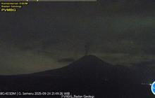 Gunung Tertinggi di Jawa Erupsi! Kolom Letusan Gunung Semeru Capai 900 Meter, Waspada Level II