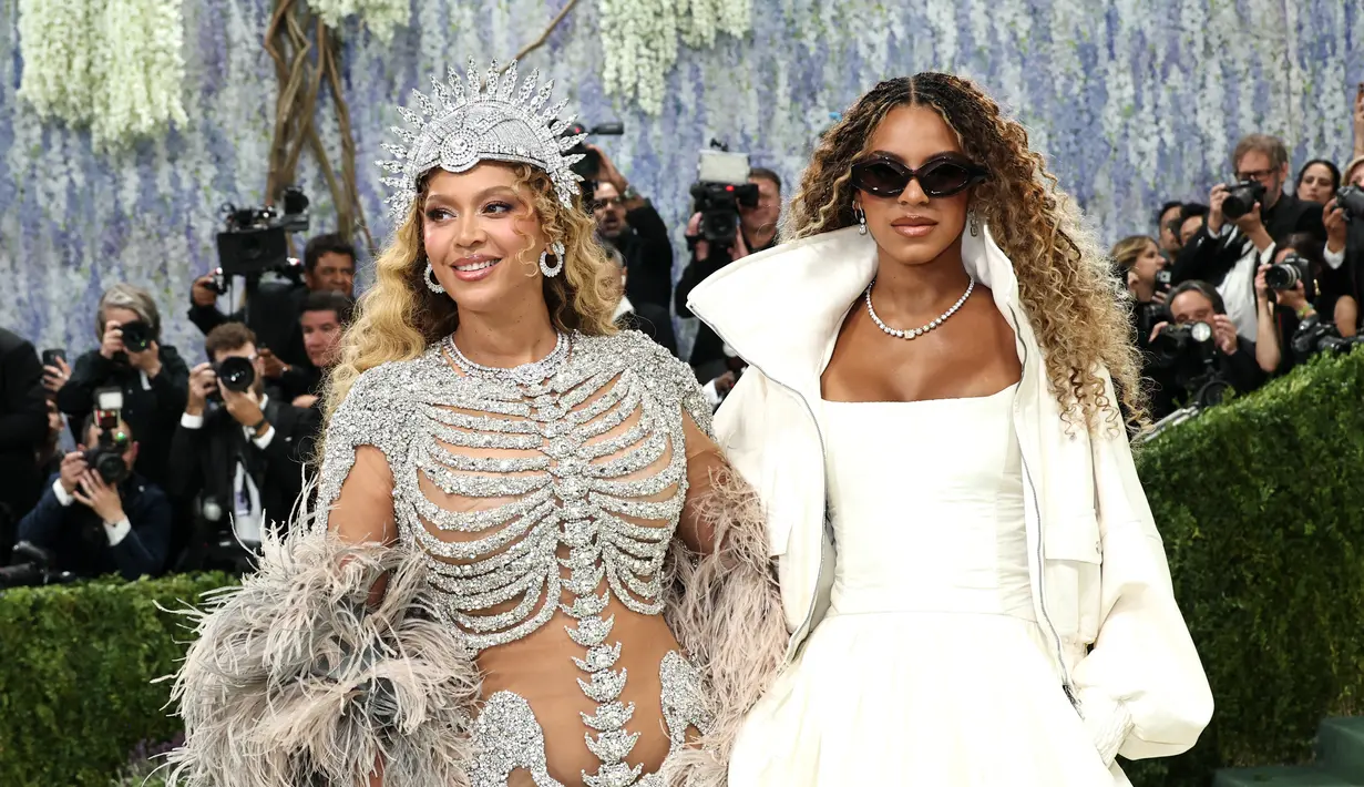 Beyonce dan Blue Ivy di Met Gala 2026. (dok. Jamie McCarthy / GETTY IMAGES NORTH AMERICA / Getty Images via AFP)