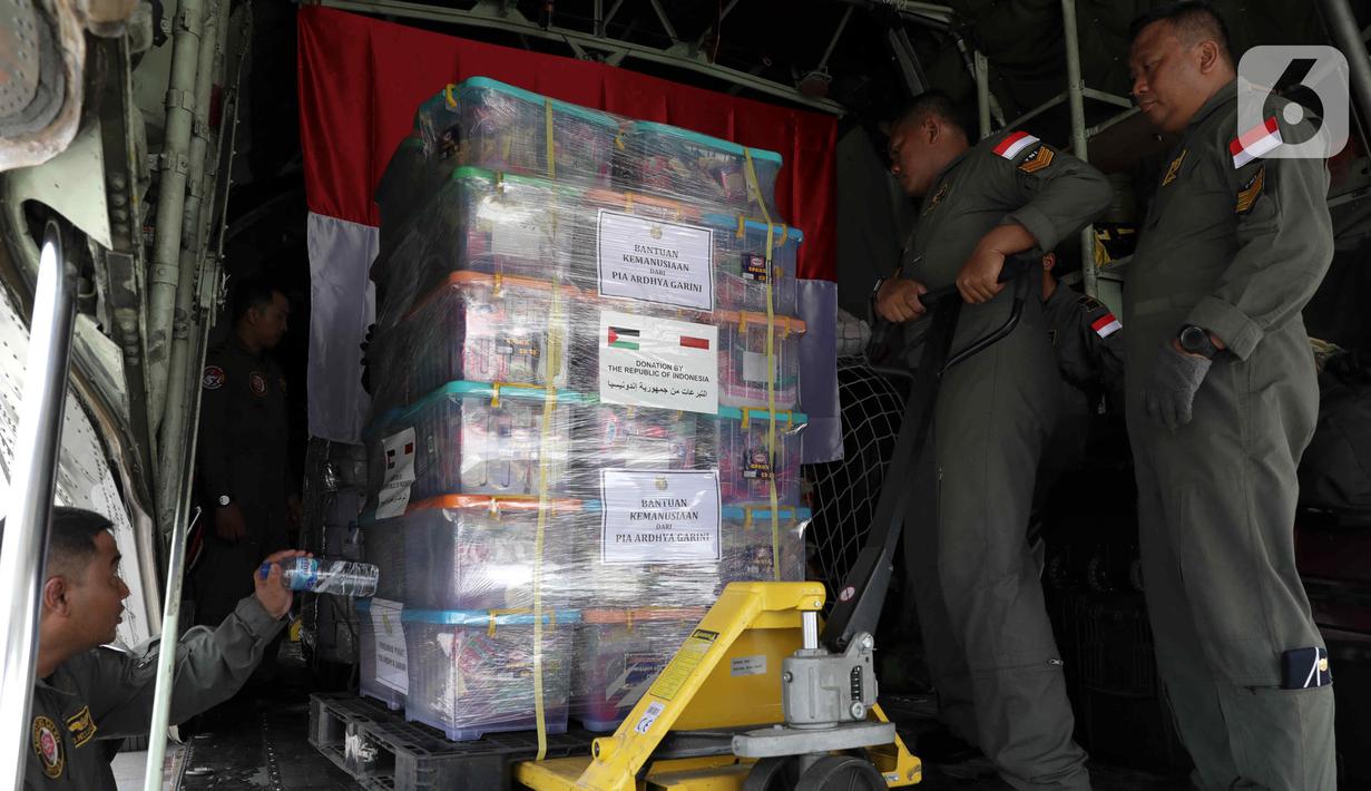 Sebelumnya, Presiden Jokowi memanggil sejumlah menterinya ke Istana Negara Jakarta untuk membahas lebih dalam terkait konsen Indonesia terhadap kejahatan kemanusiaan yang dilakukan Israel terhadap rakyat sipil di Palestina. (Liputan6.com/Herman Zakharia)