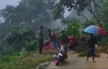 Longsor Timbun Jalan Lintas Sitinjau Lauik, Pengendara Terjebak sejak Siang